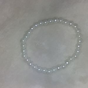🌻NWOT Pearl stretchy bracelet